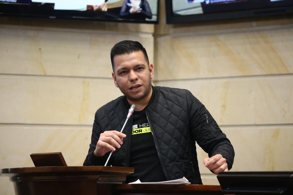 JP Hernández arremete contra el Senado por permiso a Petro para salir del país: “Podría convertirse en prófugo de la justicia” imagen de la publicación