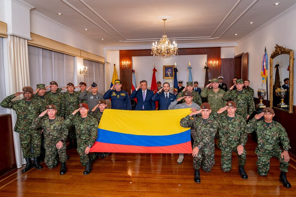 Gobierno de Abelardo de la Espriella ordena la salida de 26 altos oficiales imagen de la publicación