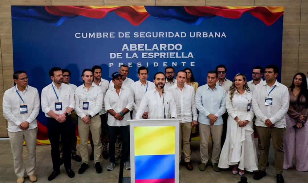 Compromisos con la seguridad urbana y rural tras cumbre en  Barranquilla de Abelardo de la  Espriella con Alcaldes imagen de la publicación