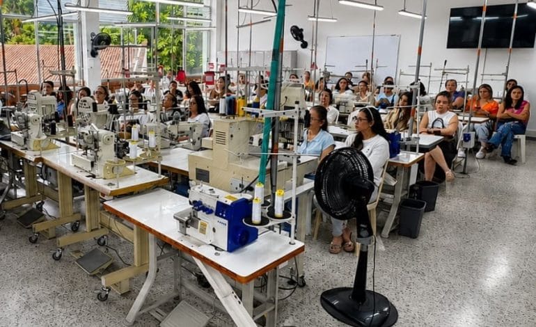 SENA Santander destaca disponibilidad de talento humano para fortalecer el sistema moda imagen de la publicación