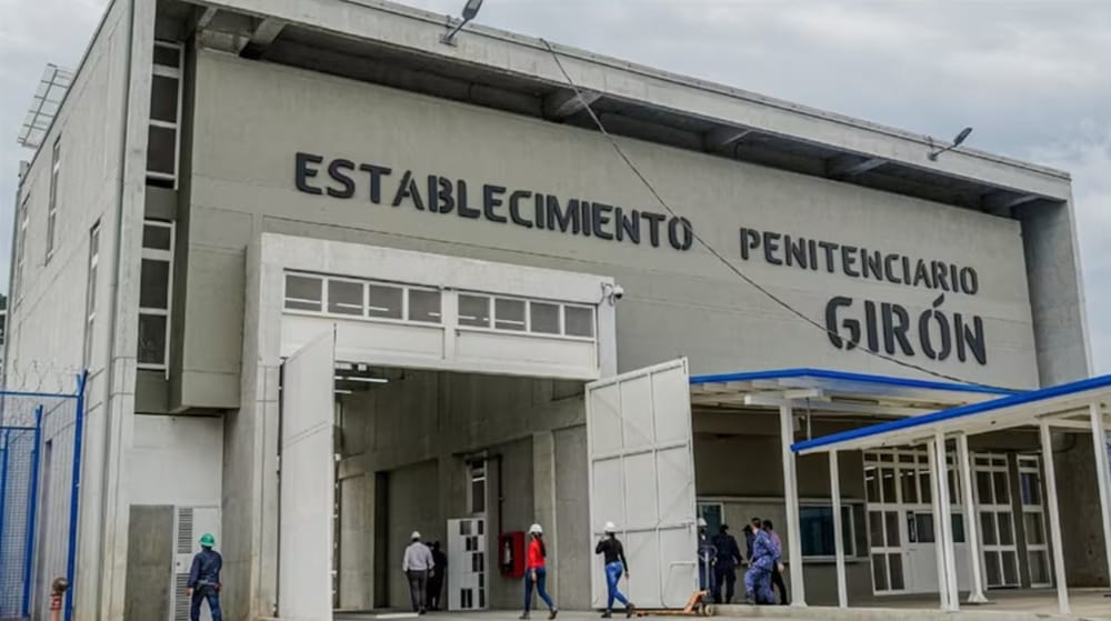 Diecisiete reclusos de alta peligrosidad fueron trasladados a la cárcel de Girón imagen de la publicación