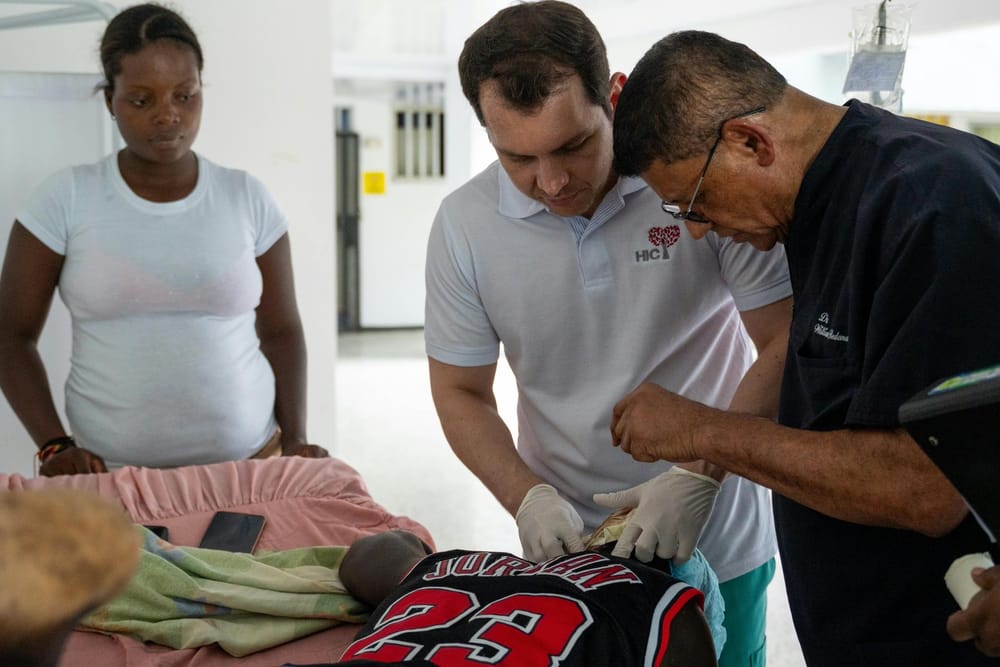 Médicos de Santander ya operan a pacientes afectados por el terremoto en Buenaventura imagen de la publicación