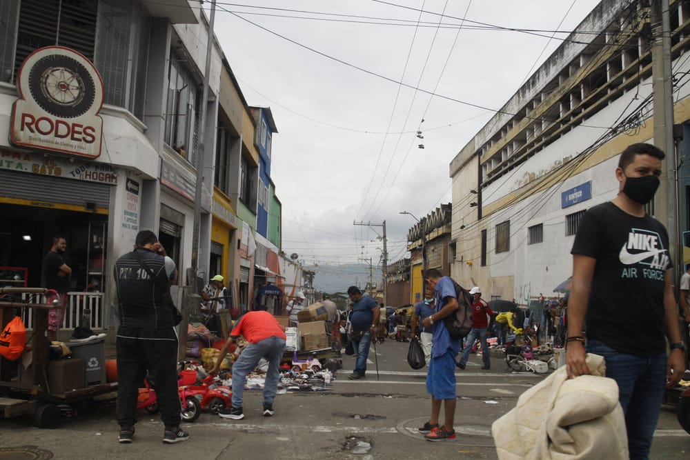 Vecinos están cansados: denuncian aumento de cambuches e inseguridad en barrio de Bucaramanga imagen de la publicación