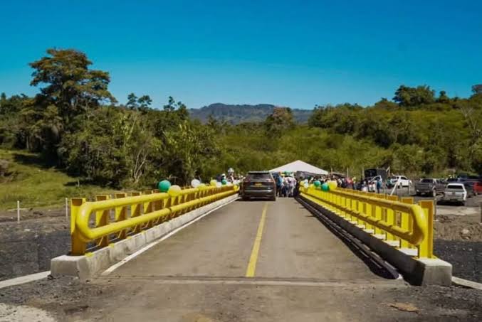 Inaugurado puente que une a Vélez con Güepsa imagen de la publicación