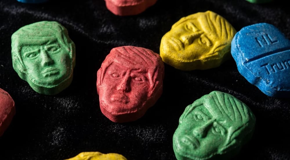 “Alerta roja” por pastillas de éxtasis con cara de Trump imagen de la publicación