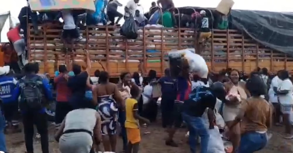 Indignante: saquean tractocamión con ayudas humanitarias destinadas a familias afectadas en Buenaventura imagen de la publicación