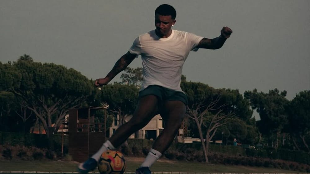 Jadon Sancho se entrena en un club de décima división mientras define su futuro imagen de la publicación