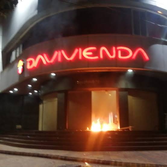 Protestar sí, destruir no y si destruyen que paguen: Consejo de Estado le pone coto a la destrucción durante las marchas estudiantiles imagen de la publicación