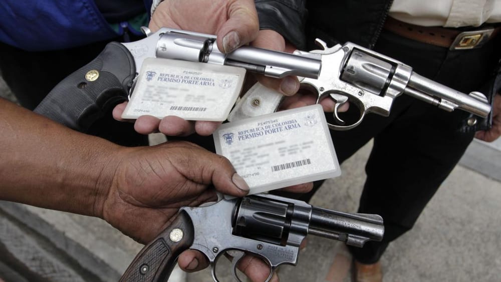 Abelardo levanta suspensión general para porte de armas en Colombia ¿le gusta la idea? imagen de la publicación