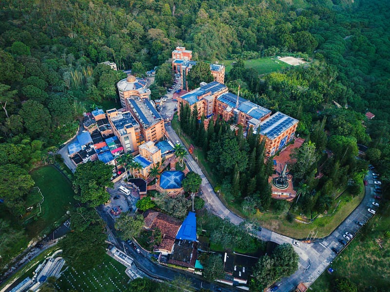UDES alcanza el segundo lugar nacional en sostenibilidad y entra al top 50 mundial imagen de la publicación