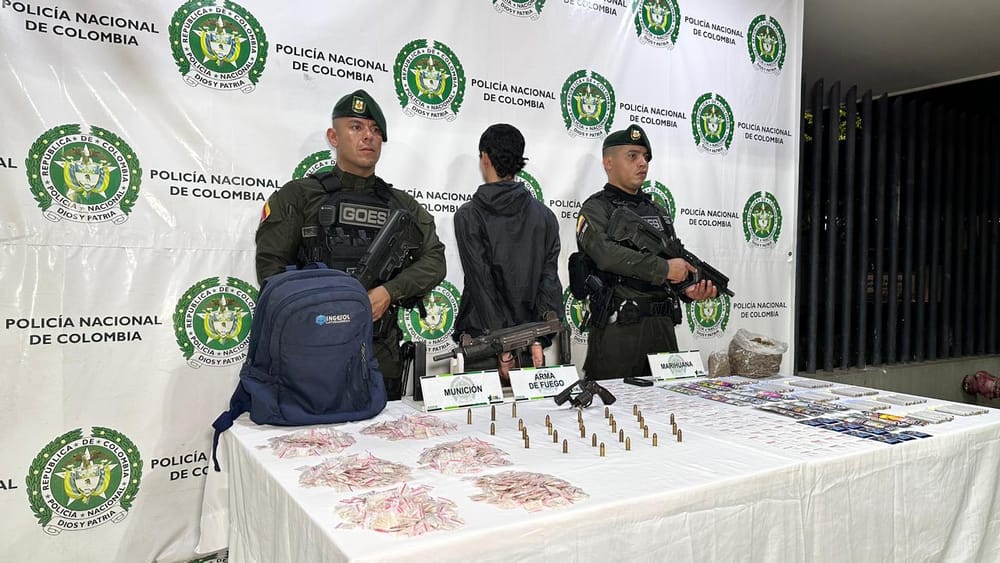 No iba para una piñata porque estaba armado y cargado de estupefacientes imagen de la publicación