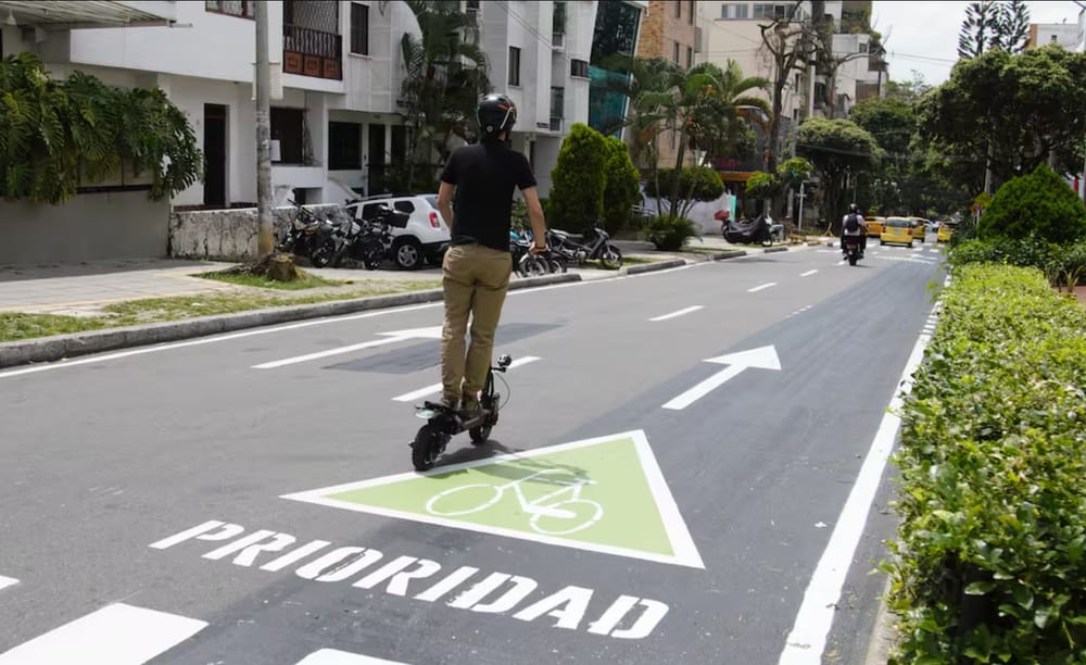 Trabajos para eliminar ciclorruta de la carrera 21 para nuevo carril vehicular imagen de la publicación