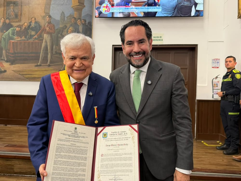 Jorge Barón recibió la Orden Civil al Mérito del Concejo de Bogotá por su aporte a la cultura imagen de la publicación