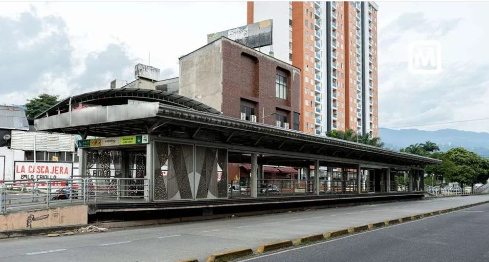 Controversia por reconstrucción de estaciones de Metrolínea sin buses ni pasajeros imagen de la publicación
