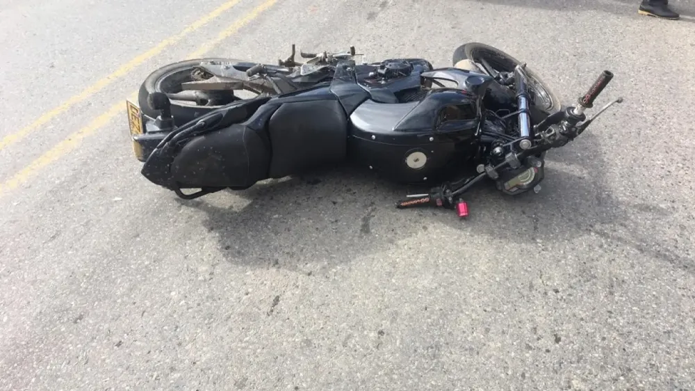 Fuerte accidente entre dos motocicletas dejó un muerto y un herido en Santander imagen de la publicación