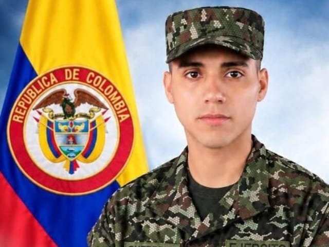 Soldado profesional murió tras estrellarse en su motocicleta contra una canaleta en Bucaramanga imagen de la publicación