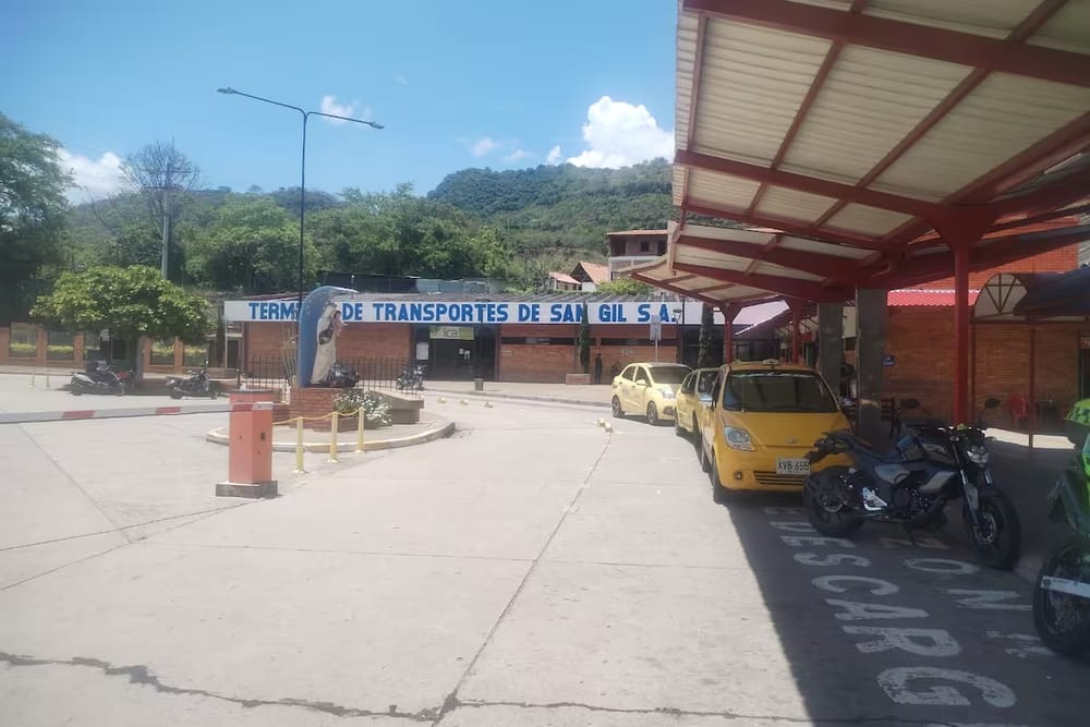 Pasajero falleció luego de desplomarse en el Terminal de San Gil imagen de la publicación