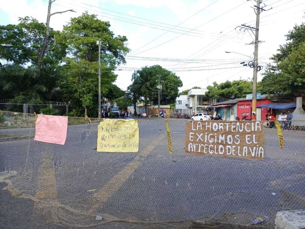 Tras más de 12 horas de bloqueo, comunidades de Barrancabermeja levantaron la protesta tras lograr acuerdos imagen de la publicación