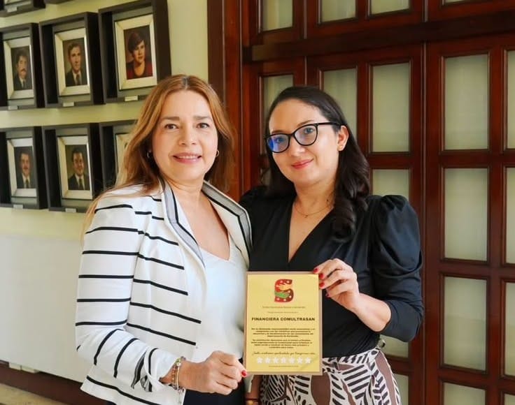Entrega de reconocimiento a Financiera Comultrasan imagen de la publicación