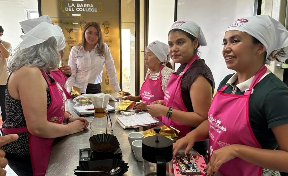 Mujeres de Santander se capacitan en café, chocolatería, belleza y transformación de la panela imagen de la publicación