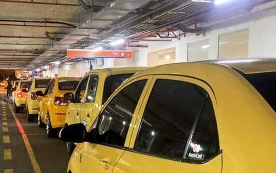 Se agrava conflicto con los taxistas en el Aeropuerto Internacional Palonegro imagen de la publicación