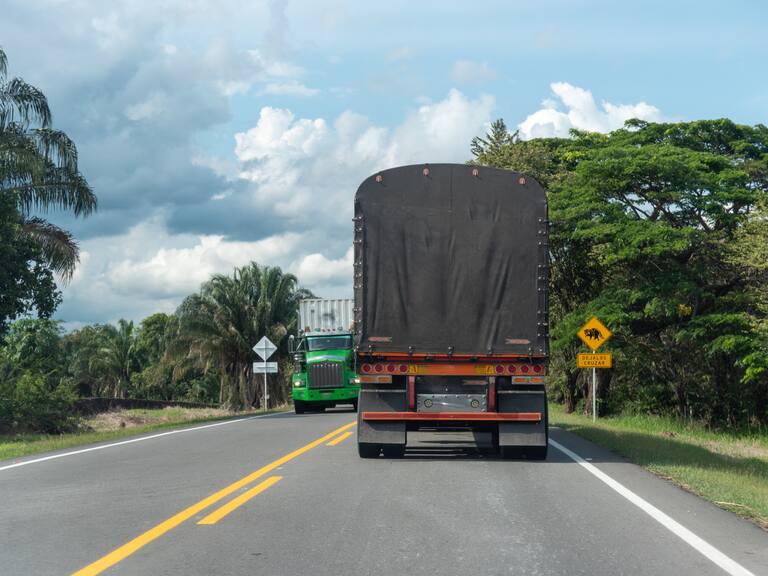 Hasta nuevo aviso sigue restricción de vehículos de carga entre Bucaramanga y Bogotá imagen de la publicación