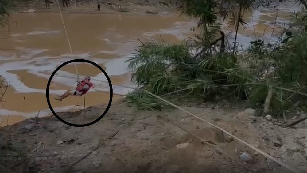 Tres personas salvadas de crecida súbita del río de Oro imagen de la publicación