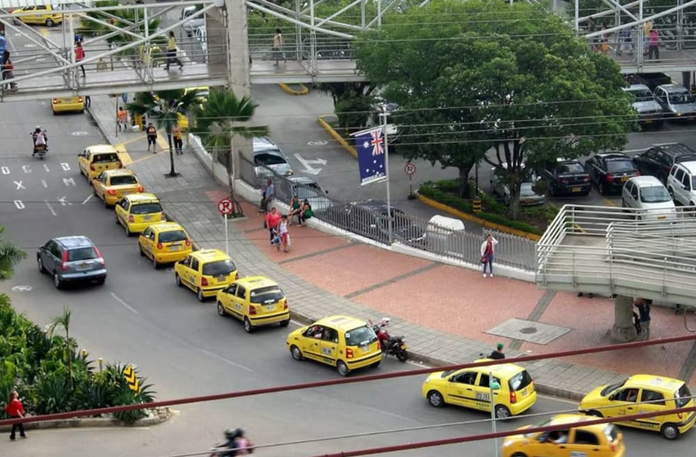 Tránsito despeja de taxistas la autopista de Floridablanca imagen de la publicación