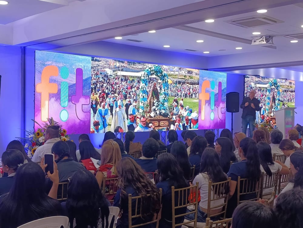 Más de 300 empresarios participaron en San Gil en Foro Internacional de Innovación Turística imagen de la publicación