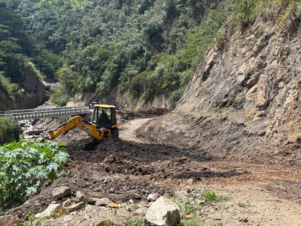 Aguas socavan los cimientos en construcción del puente El Congreso en San Andrés, Santander imagen de la publicación