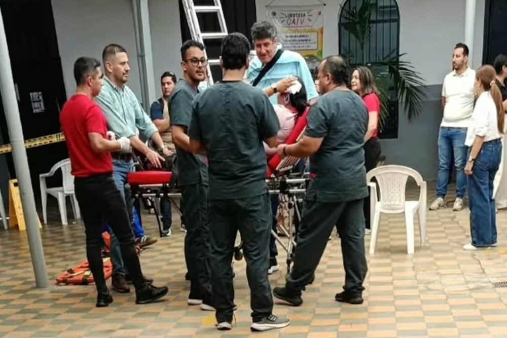 Una persona herida por desplome del techo en una casa vieja de Bucaramanga imagen de la publicación