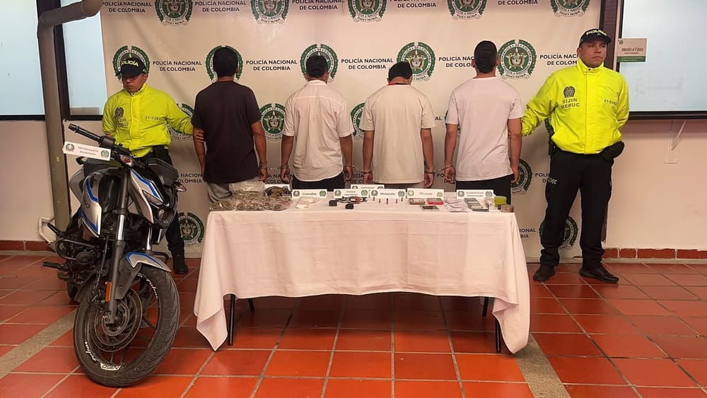 Un 'Mellizo', un 'Gemelo', un 'Costeño' y 'Valde' cayeron por presunto expendio de droga en Piedecuesta imagen de la publicación