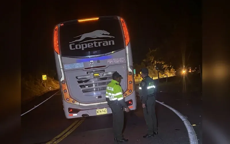 Adulto mayor murió arrollado por un bus de Copetran en la vía Bucaramanga-Pamplona: buscan a sus familiares imagen de la publicación