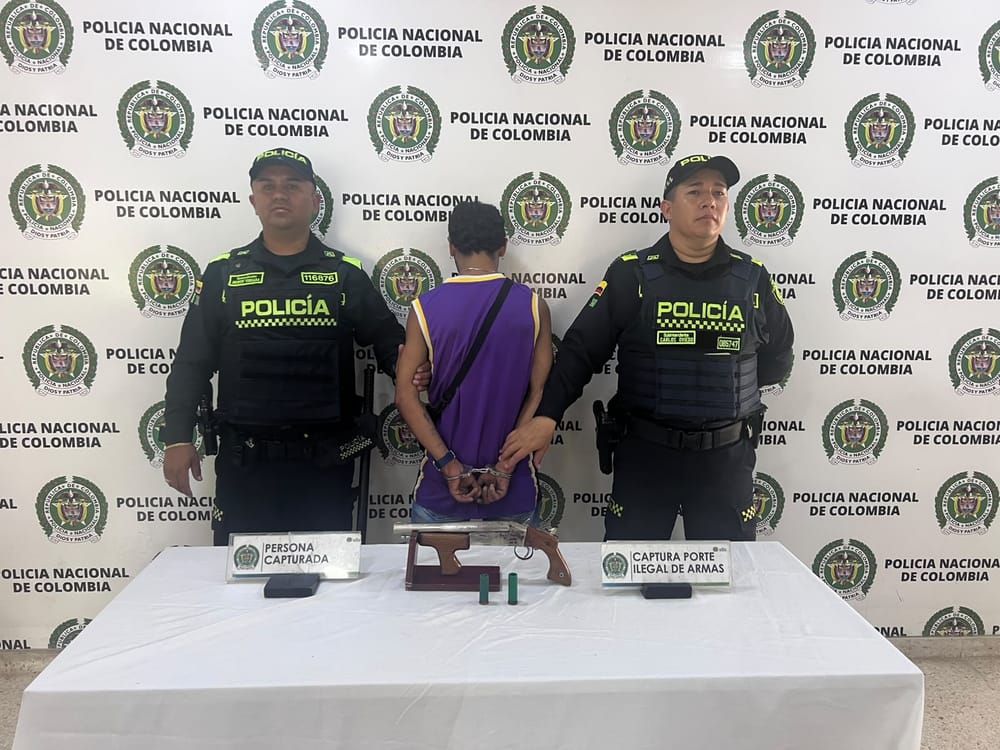 Llevaba una escopeta artesanal en un morral y huyó al ver a la Policía en Floridablanca imagen de la publicación