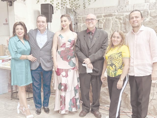 Espléndido respaldo  a la Señorita Santander APOYO total de empleados de la  Notaría Séptima de Bucaramanga imagen de la publicación