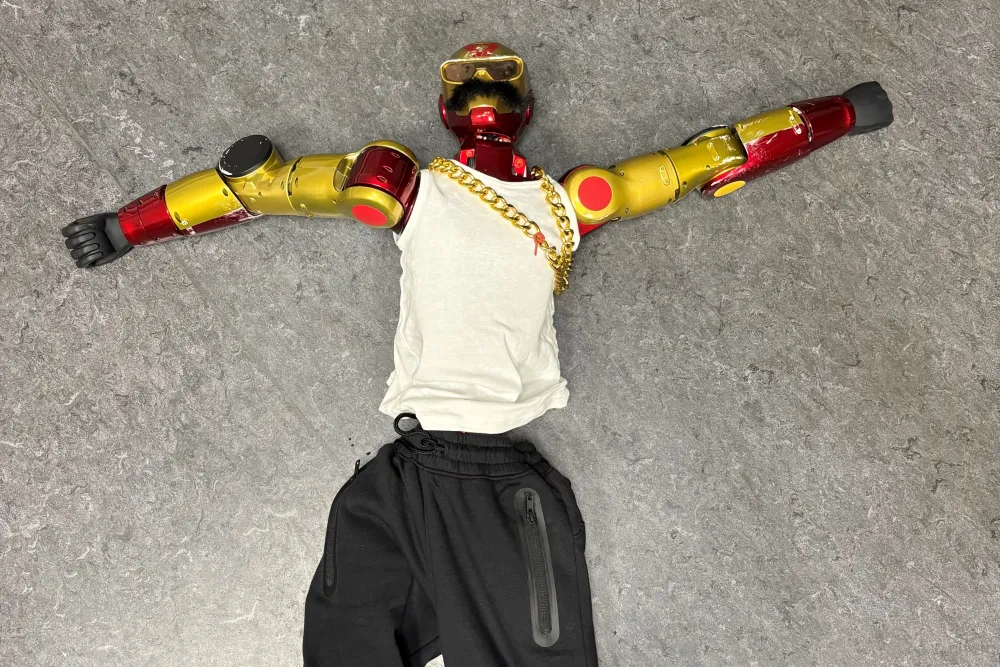 Robot ‘manoseó’ a una joven de 16 años imagen de la publicación