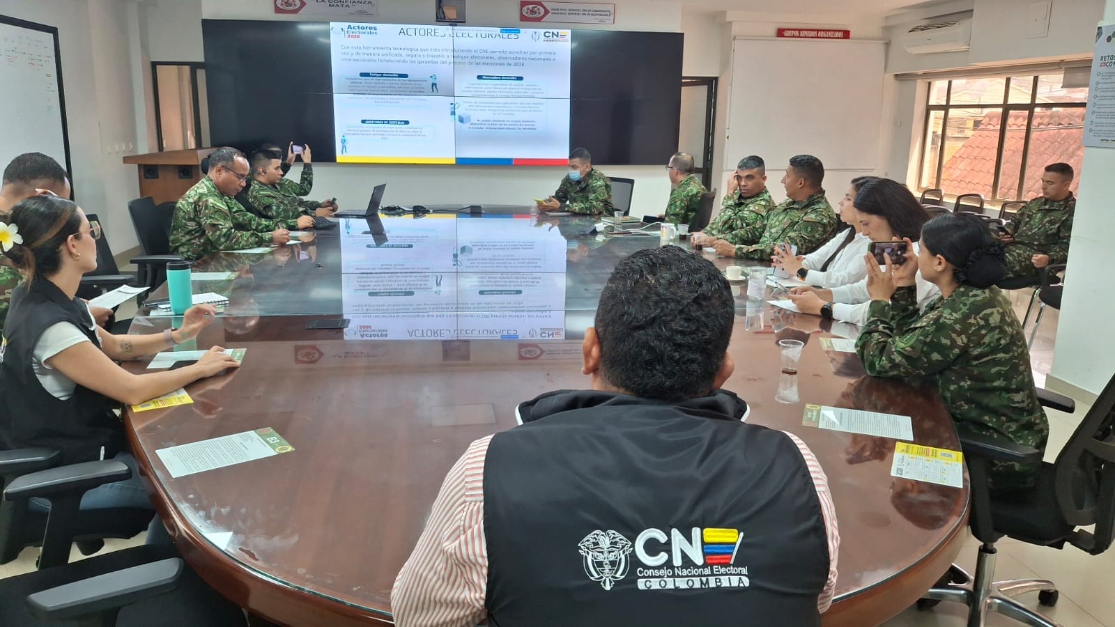 Mesa de trabajo para atacar las amenazas a la democracia en Santander imagen de la publicación