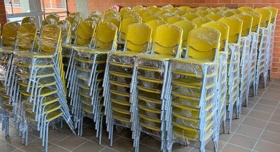 Llegó el mobiliario para 840 estudiantes del colegio Camacho Carreño