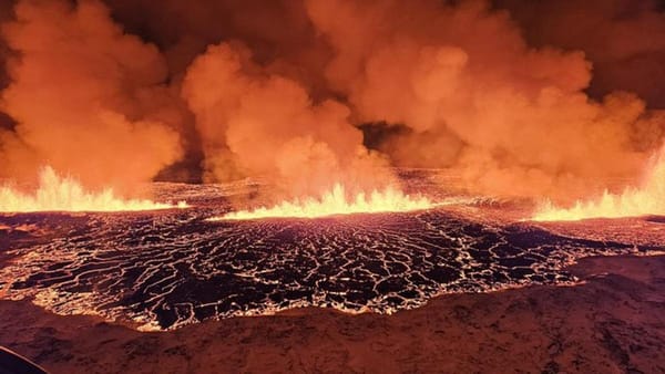 VIDEO. Impresionante erupción de un volcán en Islandia pone en peligro a una ciudad