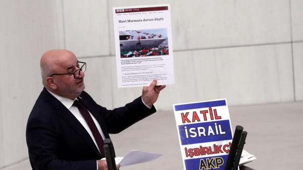 VIDEO. Murió parlamentario turco que sufrió ataque cardíaco cuando dijo que "Israel sufriría"