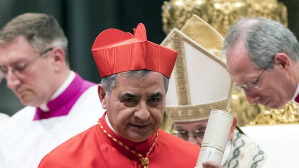 Cardenal Becciu, exasesor del Papa Francisco fue condenado por fraude financiero