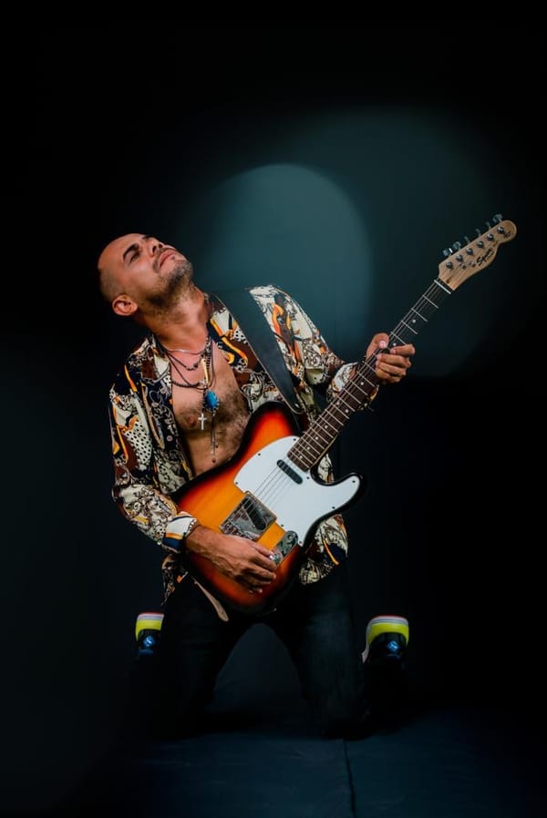 Ed García presenta su nuevo hit 'Locos', un viaje musical a la era urbana de los 90