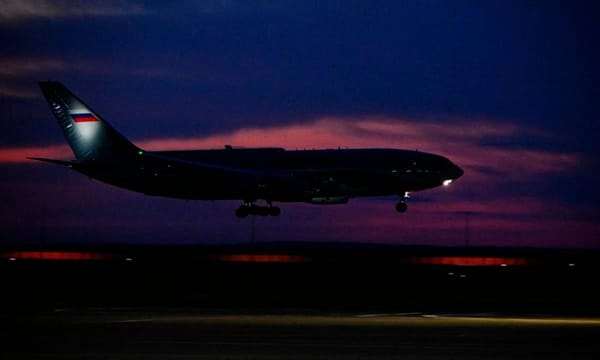Rusia acusa a Ucrania de derribar avión con 65 prisioneros