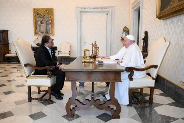 Histórica reunión en el Vaticano: Papa Francisco y Presidente Petro abordan paz y cambio climático