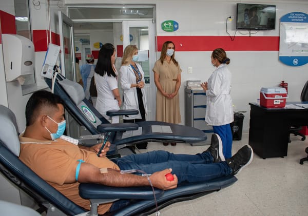 Primera Dama de Santander, Victoria Casallas, impulsa iniciativas sociales tras visita al HUS