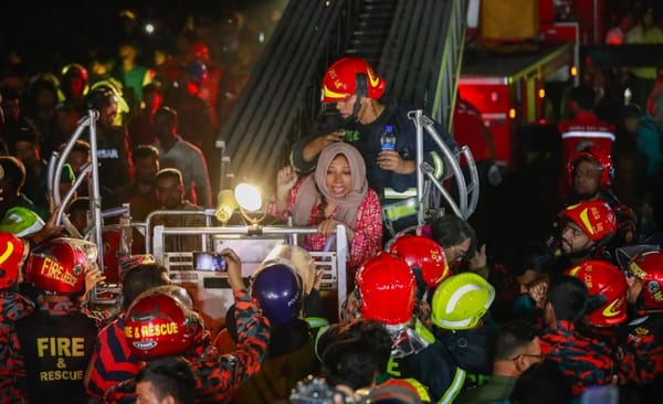Incendio en edificio comercial deja al menos 44 muertos y 22 heridos