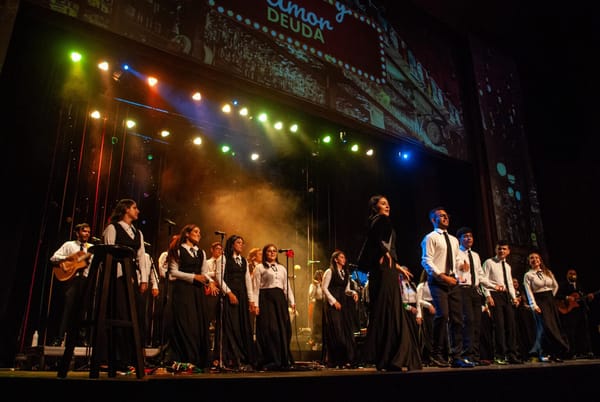 La Tuna de la UIS engalana aniversario del Teatro Santander