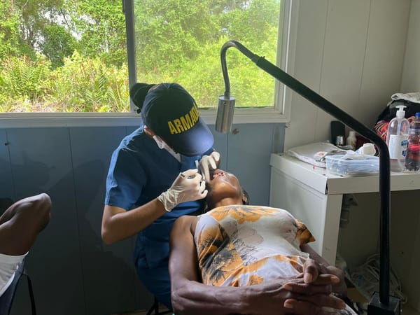 Armada de Colombia brinda ayuda humanitaria a comunidades de la costa pacífica caucana