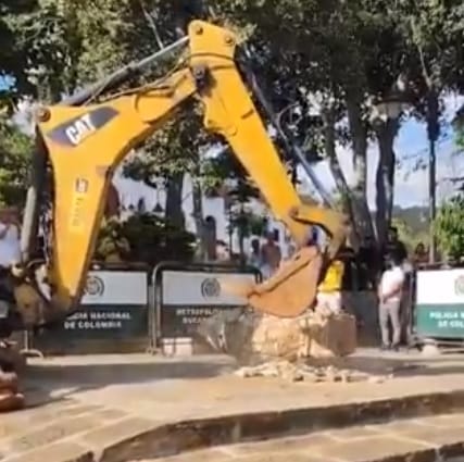 VIDEO. Derriban monumento al acueducto en Los Santos