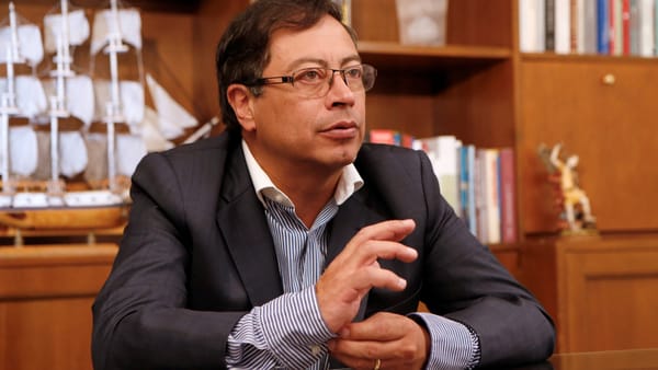 Petro advierte emergencia económica si el Congreso no aprueba endeudamiento